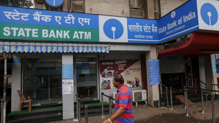 From Tomorrow Onwards SBI Customers Can Withdraw Rs 20,000 Only - Sakshi