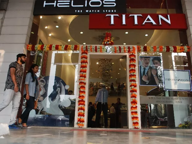 Titan growing faster than industry each quarter, says CFO Subramaniam   - Sakshi
