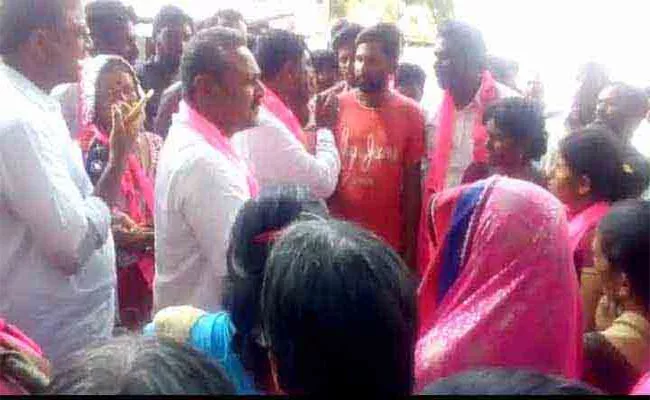 TRS  MLA Candidates Thatikonda Rajaiah Election Camping In Warangal - Sakshi