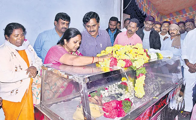 Sakshi Editor Murali Mother Lakshmamma Died