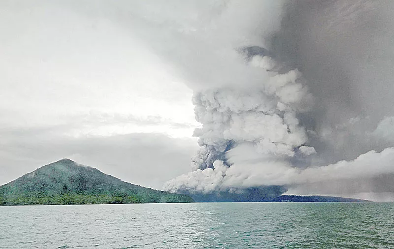 Indonesia on high alert for new tsunami as volcano rumbles - Sakshi