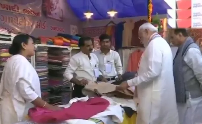 Modi Purchases Jacket At Amdavad Shopping Festival - Sakshi
