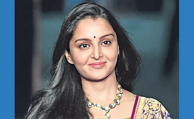 Manju Warrier to make her Tamil debut in Dhanush's Asuran - Sakshi