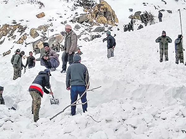 Six jawans died with snow slopes - Sakshi