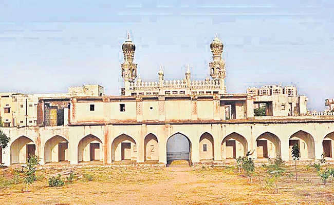 Old Guest House Want to Repair For Tourism - Sakshi