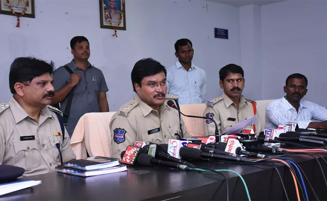 The District Police Have Registered A Gang Conducting Cricket Betting Online - Sakshi