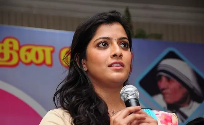 Varalaxmi Sarathkumar Said Why Top Actors Wont Give Voice - Sakshi