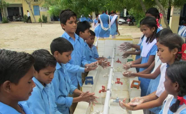 Teachers Neglecting Cleanliness Programme - Sakshi