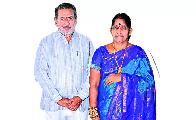 EC Cheks Voter Lists Pilli Ananthalakshmi Family - Sakshi