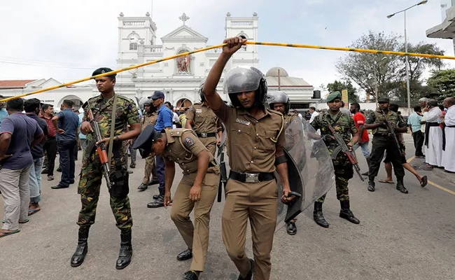 Sri Lanka Top Cop Had Warned Of Suicide Attack - Sakshi