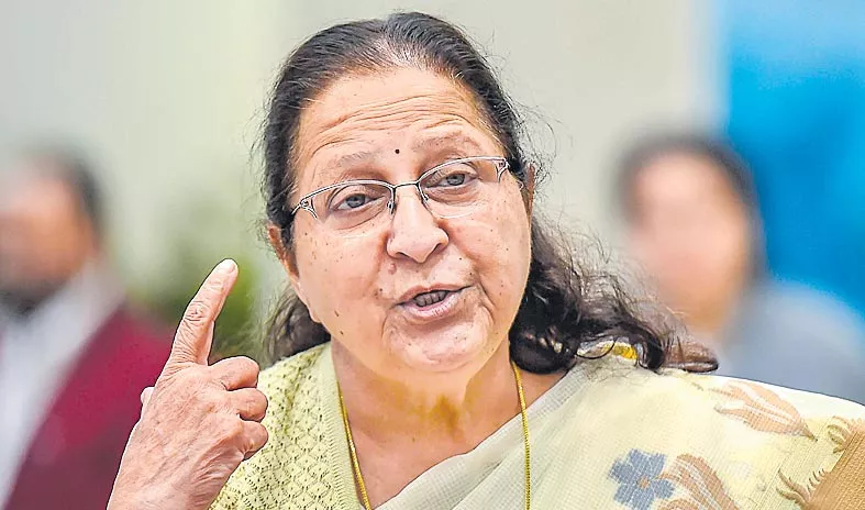 Sumitra Mahajan not to contest Lok Sabha polls - Sakshi