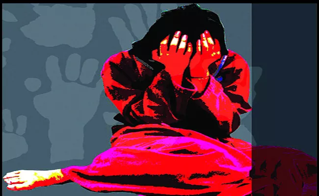 Man Molestation OnMinor Girl In Suryapet - Sakshi