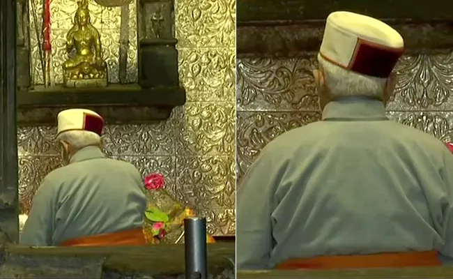 Narendra Modi offer prayers at Kedarnath temple - Sakshi