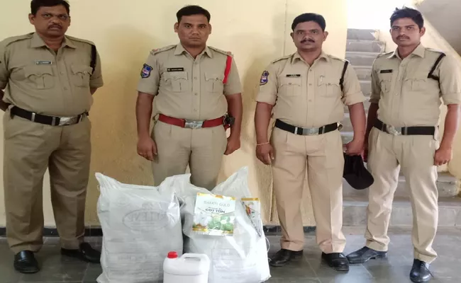 Task Force Police Attack On Fake Seeds Shops Adilabad - Sakshi