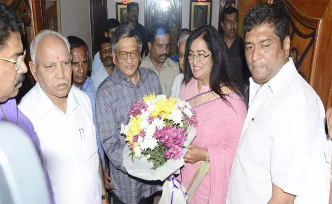 Sumalatha Meeting With BJP Leaders in Karnataka - Sakshi
