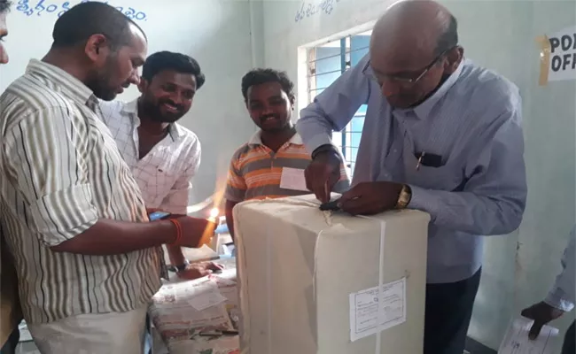Telangana ZPTC And MPTC Elections Peaceful n Warangal - Sakshi