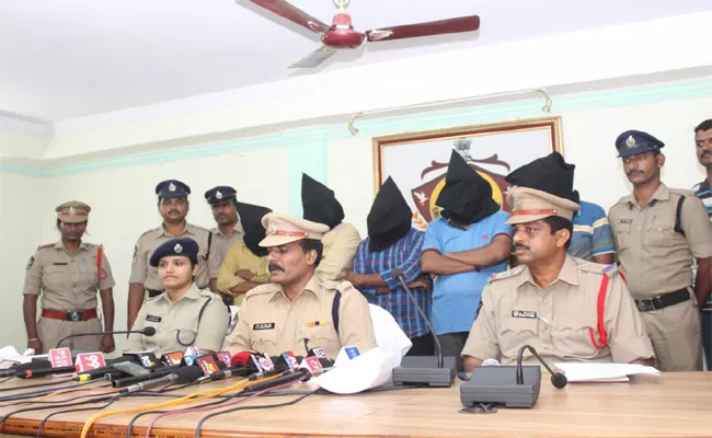 Police Have Arrested Betting Gang In Rajam Town - Sakshi