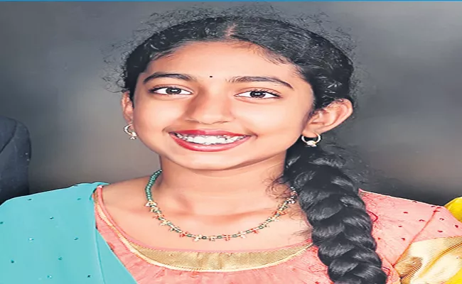 Special Story On Girl Sarayu Performed Different Arts - Sakshi