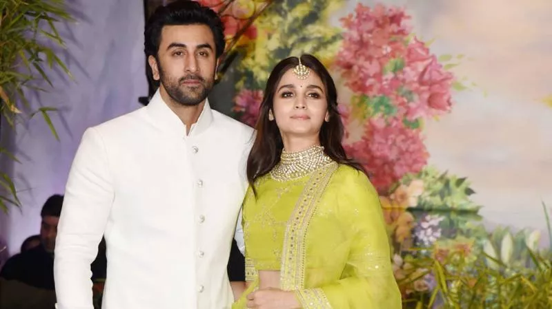 No wedding Bells for Alia Bhatt And Ranbir Kapoor - Sakshi