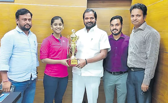 Akula Sreeja Gets Honour - Sakshi