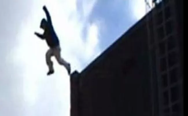 Student Jumps Off School Building Due To Fear Of Dog   - Sakshi