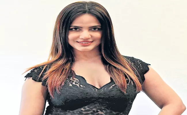 Heroine Neetu Chandra Exclusive Interview In Family - Sakshi