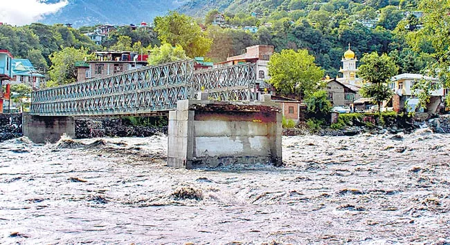 Rains lash northern states, 28 dead in Himachal, Punjab - Sakshi