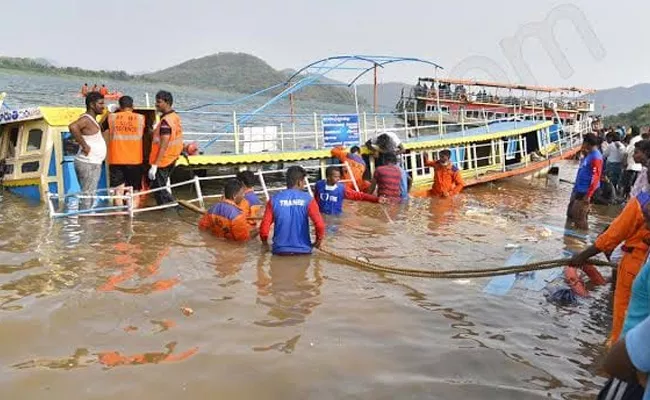 Boat Accident in Godavari: Eight Bodies recovered - Sakshi
