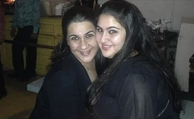 Sara Ali Khan Shares A Chubby Look Pic With Her Mom Amrita Singh - Sakshi