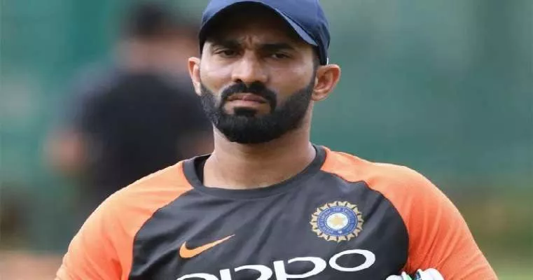 BCCI issues show-cause notice to Dinesh Karthik - Sakshi