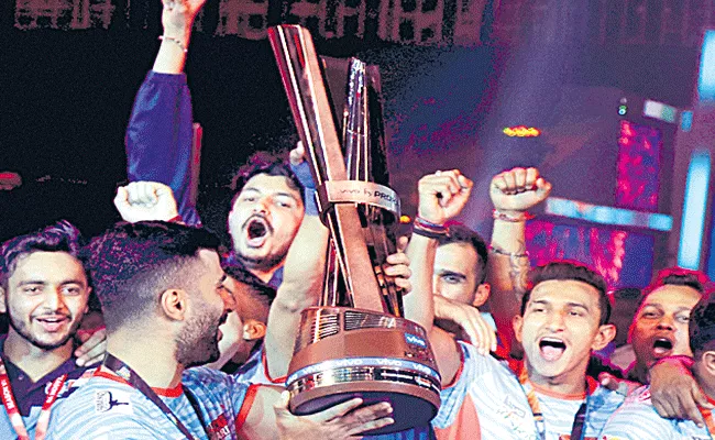 Bengal Warriors Beats Dabang Delhi To Win Maiden PKL Title  - Sakshi