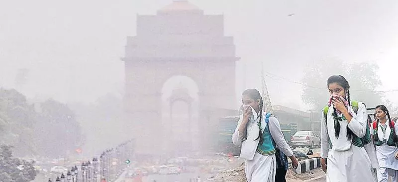 Delhi records season is worst air quality two days ahead of Diwali - Sakshi