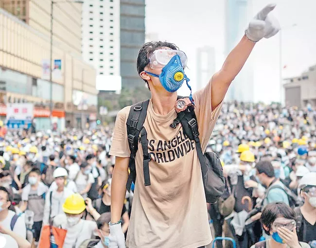 Mainland China students flee Hong Kong over protest violence fears - Sakshi