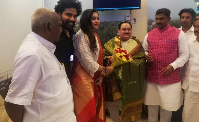 Actress Namitha joins BJP - Sakshi