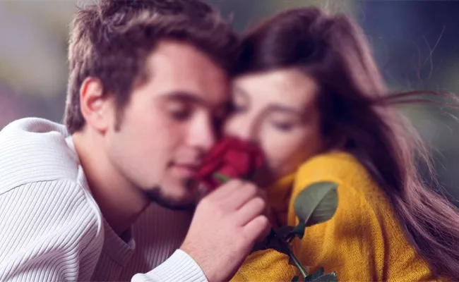 Top 10 Dating Apps For Online Love - Sakshi