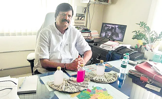DPO Ravikumar Caught By Anti Corruption Branch For Taking Bribe - Sakshi