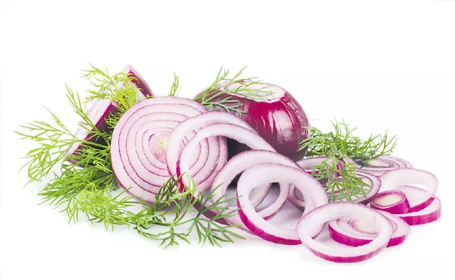Market Committees Estimates Onion price Will Reduce By Sankranthi Festival - Sakshi