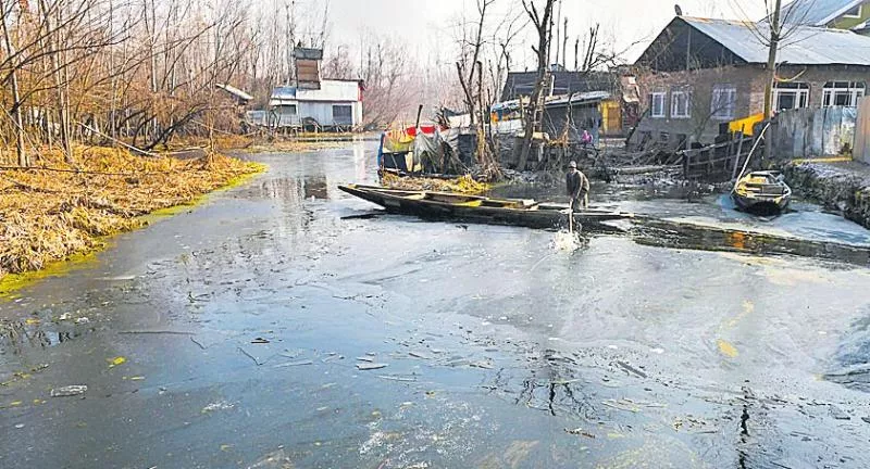Dal Lake freezes after temperature dips in Srinagar - Sakshi