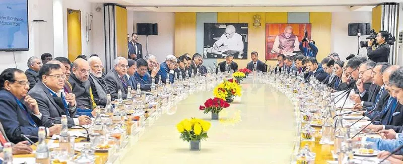  PM Narendra Modi meets top economists ahead of Union Budget - Sakshi