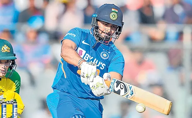 Australia Vs India 1st ODI Rishabh Pant On Concussion - Sakshi