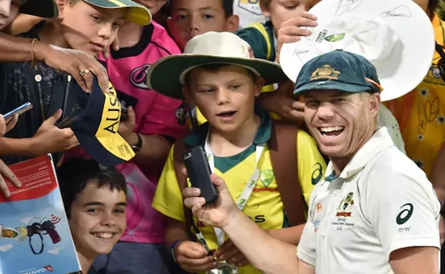 AUS VS NZ Test Series: Warner Made Young Fan's Day With His Grand Gesture - Sakshi