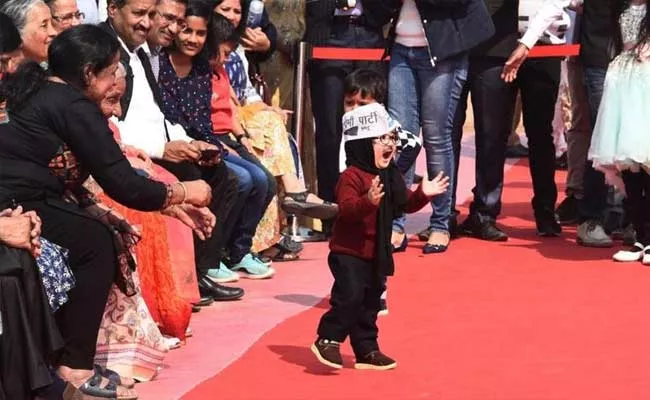 Little Mufflerman Wins Hearts At Kejriwal swearing In Ceremony - Sakshi