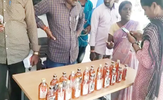 Woman Police Catched Alcohol Smuggling Gang in East Godavari - Sakshi