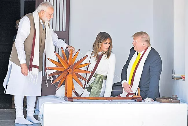 Donald Trump visit Sabarmati Ashram, try hands on charkha - Sakshi