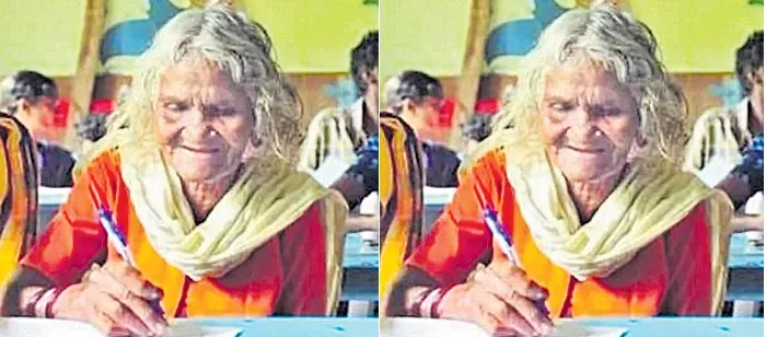Centenarian grandma set to get Aadhaar - Sakshi