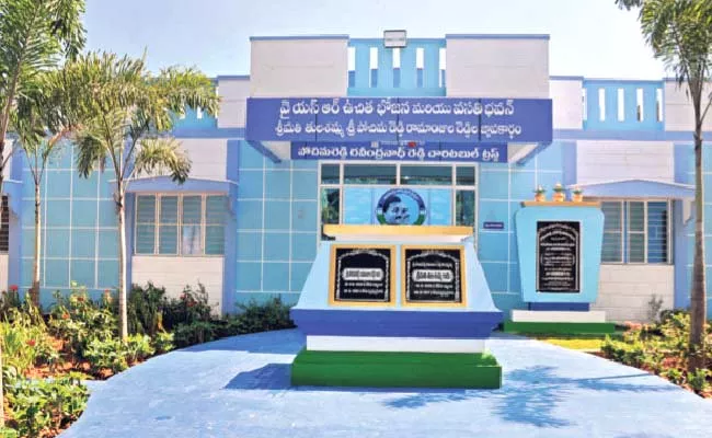 MLA Ravindranath Reddy Establish YSR Meals And Accommodation Building - Sakshi
