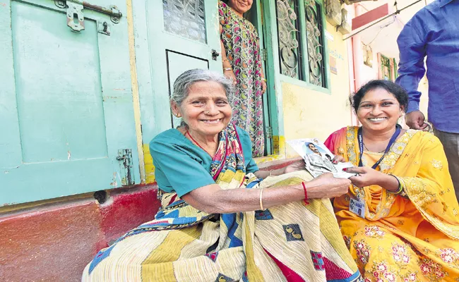 Andhra Pradesh Govt Creates Record With Pensions Door Delivery - Sakshi