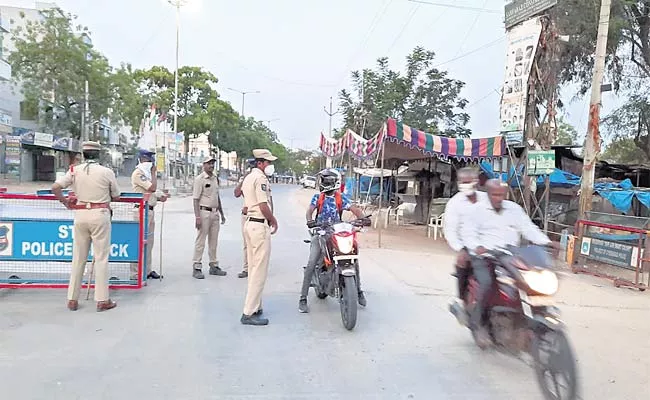 Lockdown: Police Follow Strict Rules In Rangareddy District Over Lockdown - Sakshi
