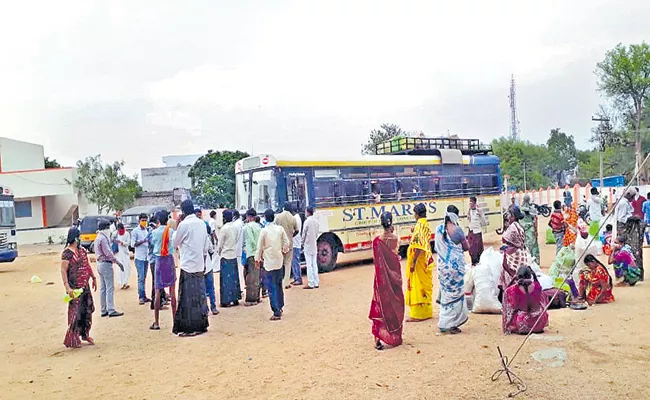 Migrant laborers to their own districts in AP - Sakshi
