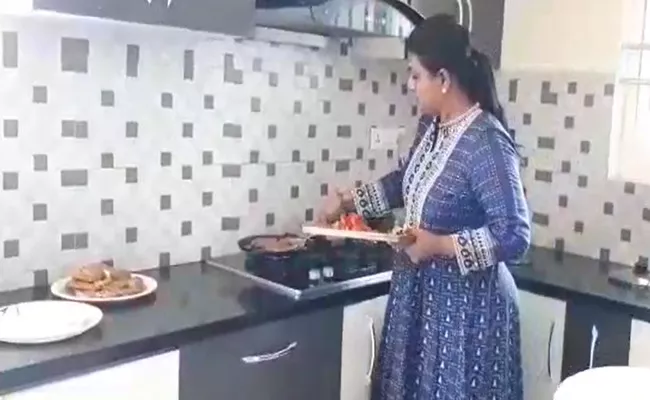 MLA Roja Prepare Fish Fry For Her Family - Sakshi
